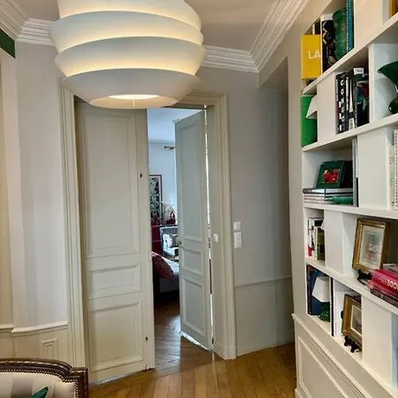 Spacious Flat In The Center Apartment
