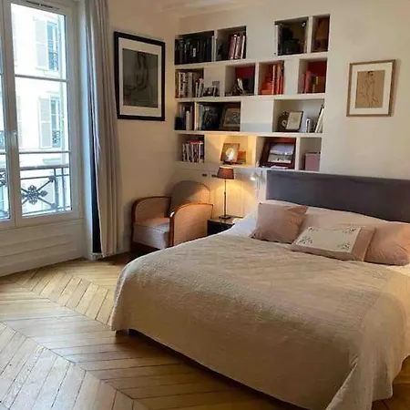 Apartment Spacious Flat In The Center